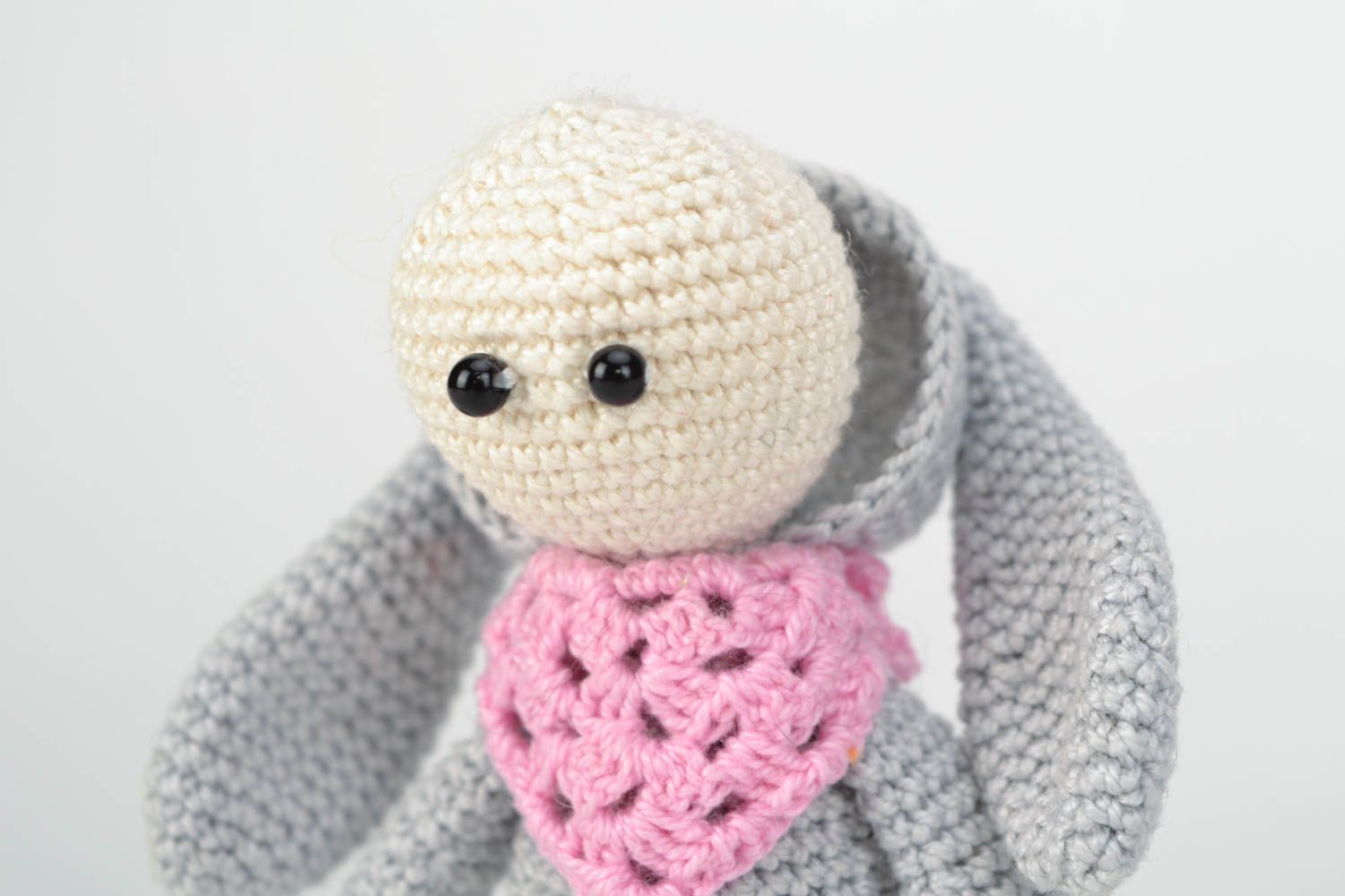 Petite poupée tricotée en coton Fille en costume de lapine originale faite main photo 5