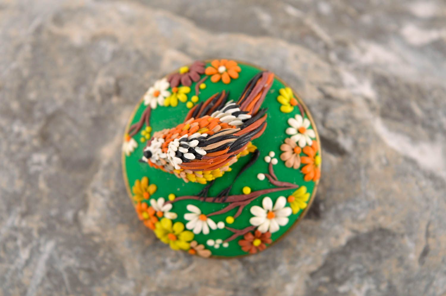 Модное украшение ручной работы брошь из полимерной глины женская брошь с птицей фото 1