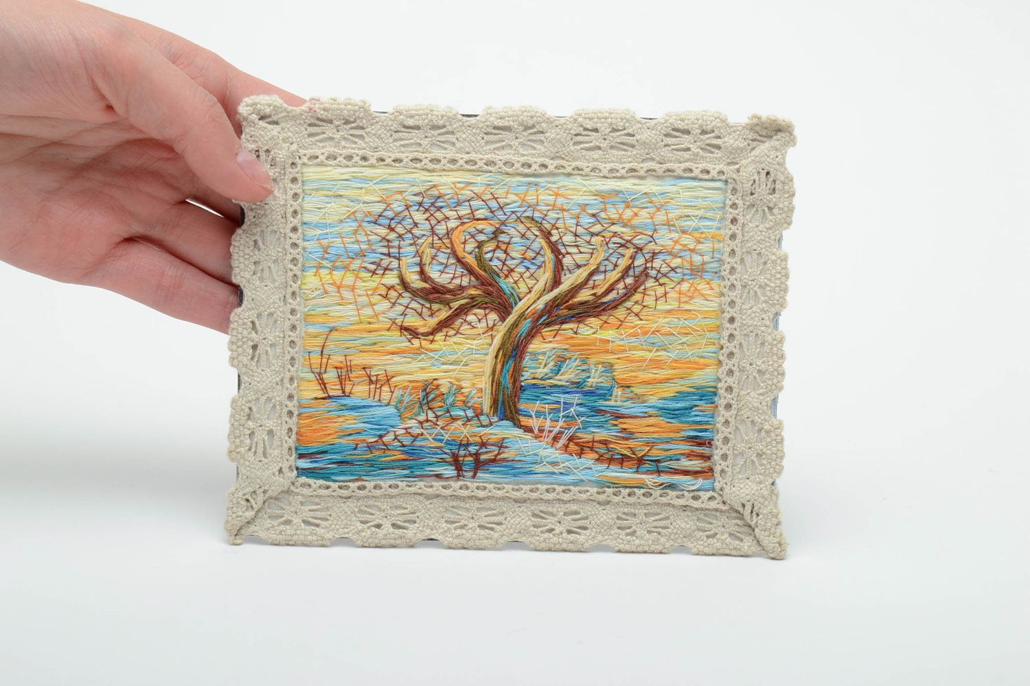 Embroidered fridge magnet-picture in lacy frame photo 5