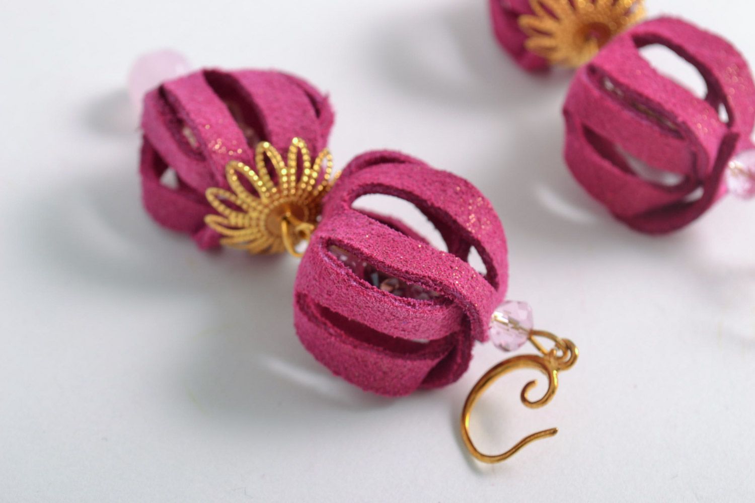 Stylish handmade earrings made of genuine suede with pink beads charms photo 5