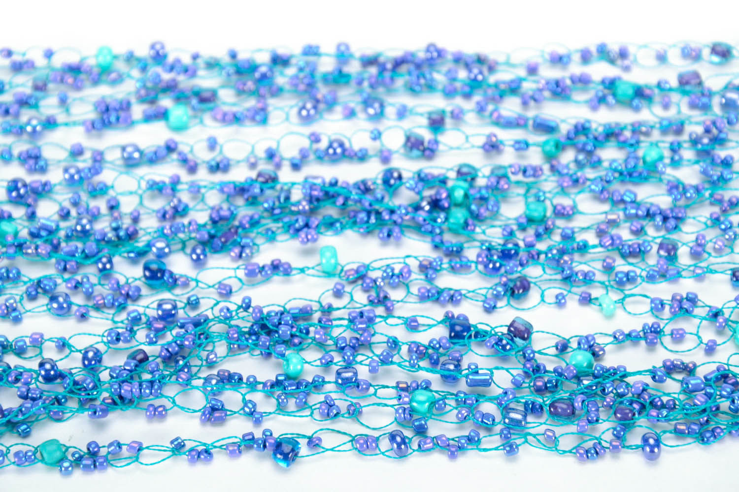Комплект украшений из голубого бисера: бусы и браслет фото 2