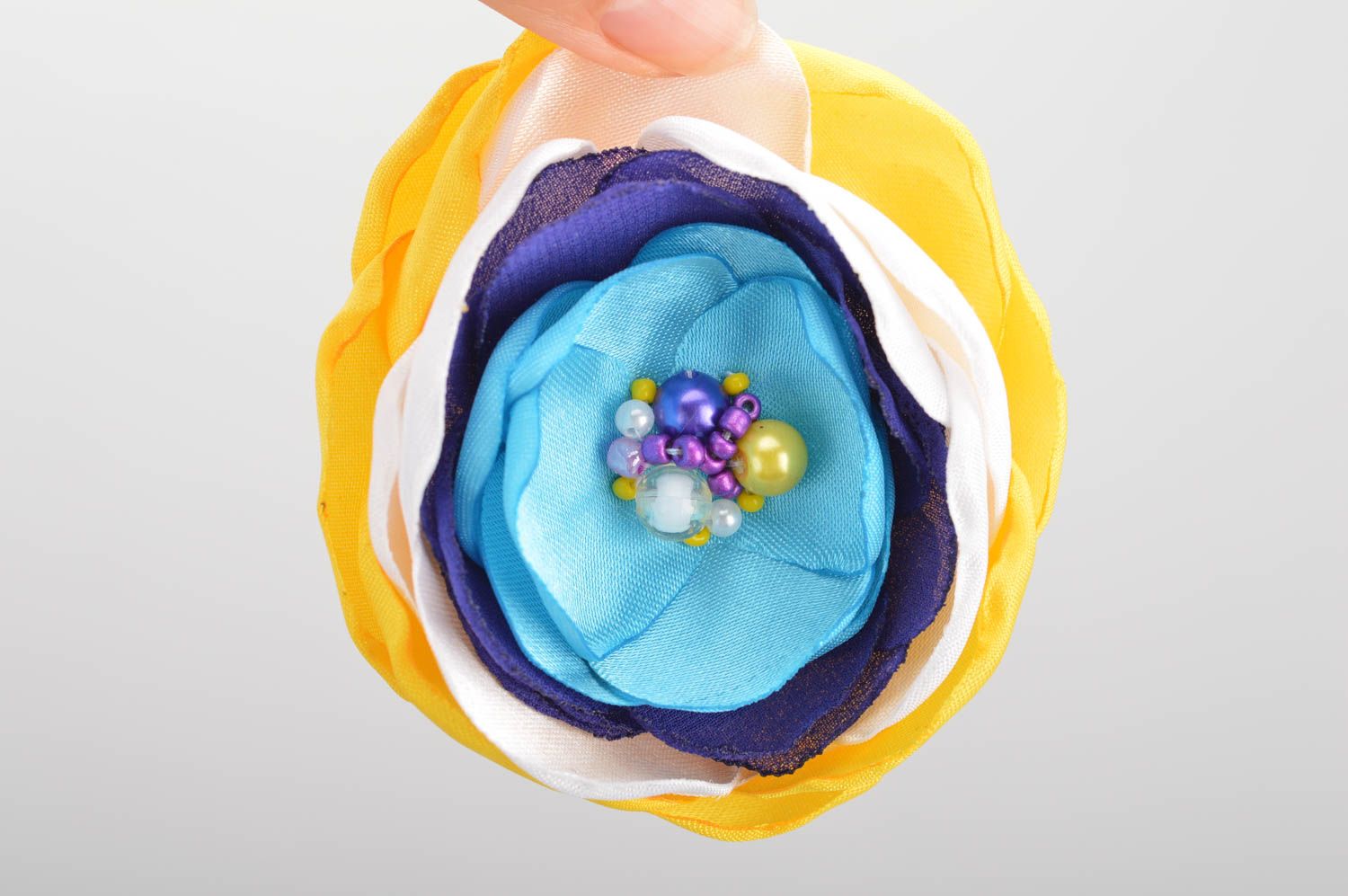 Blumen Haarspange aus Atlas mit Glasperlen Designer Haarschmuck handmade bunt foto 3