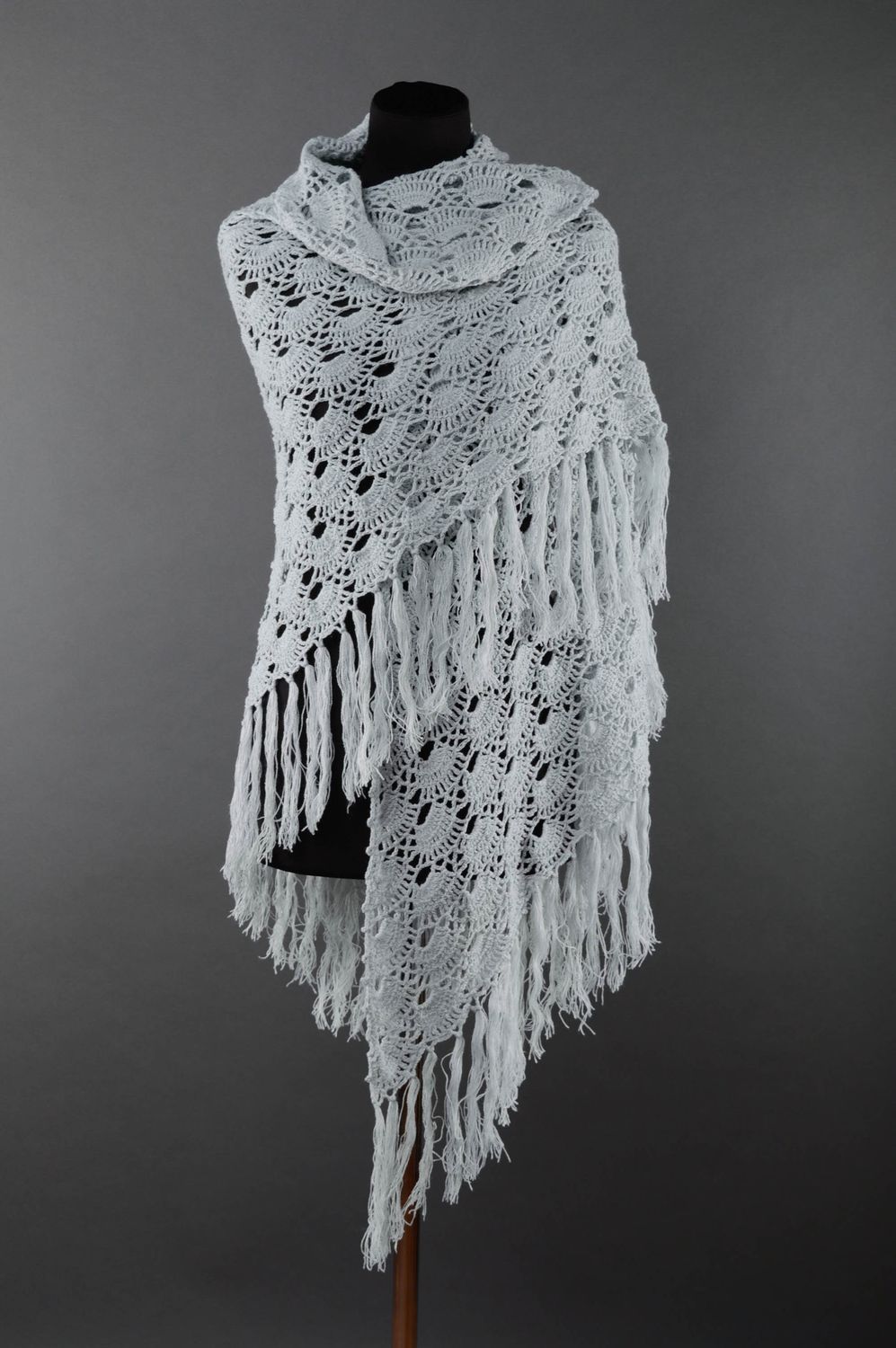 Écharpe tricotée au crochet ajourée claire faite main photo 2