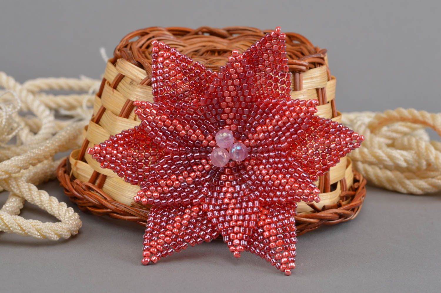 Grande broche fleur rouge en perles de rocaille design original faite main photo 1