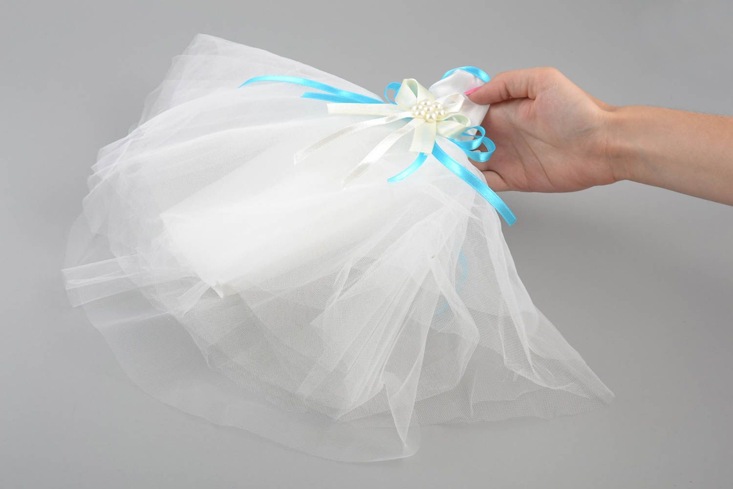 Vêtement pour bouteille de champagne fait main blanc bleu élégant Robe de mariée photo 5