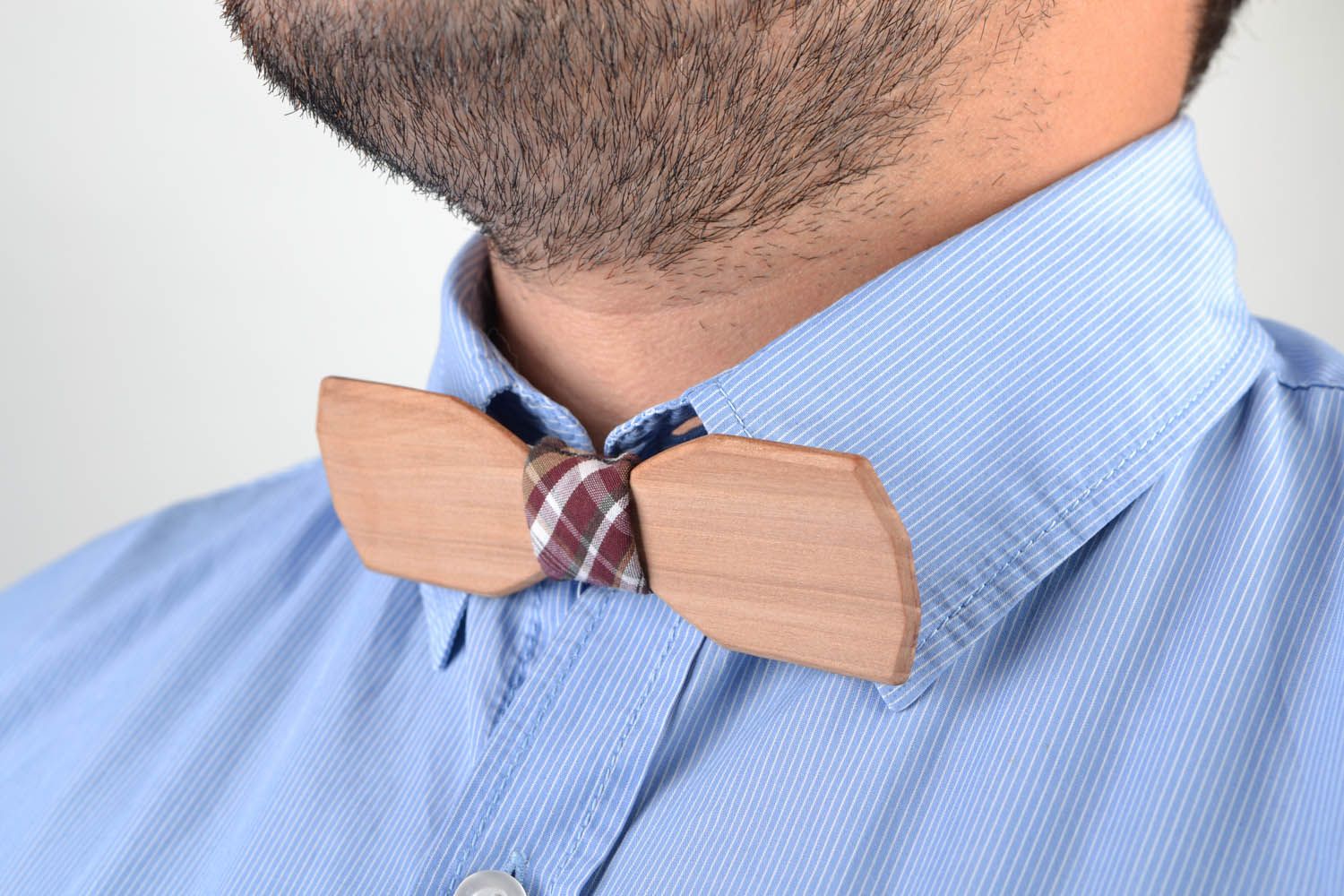 Bow tie made of pear wood  photo 4