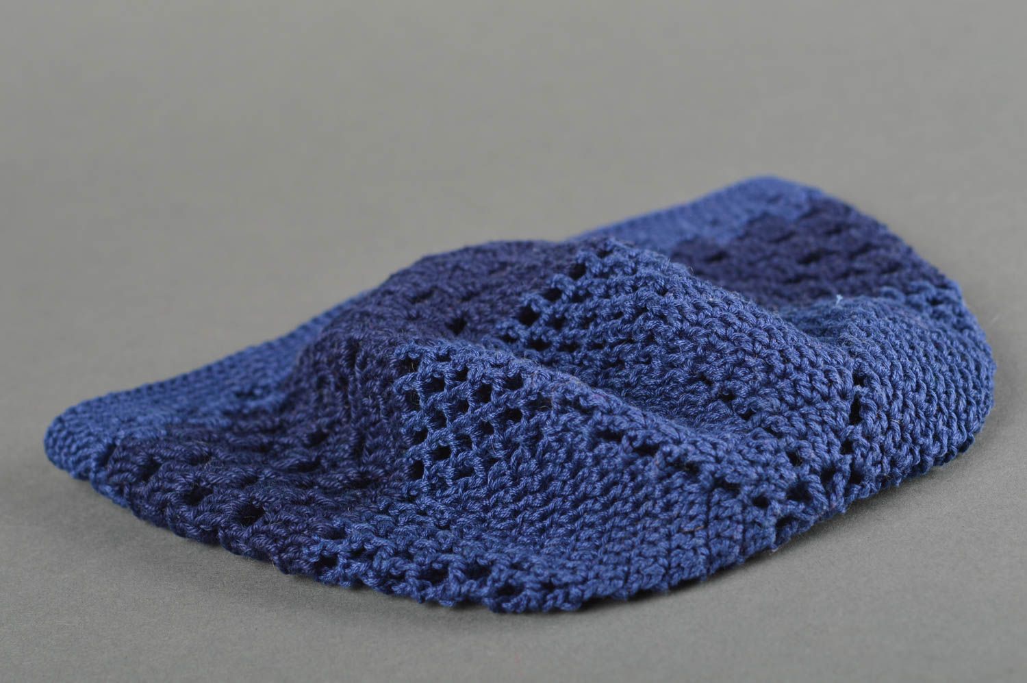 Bonnet tricot fait main Chapeau au crochet bleu foncé léger Vêtement enfant photo 4