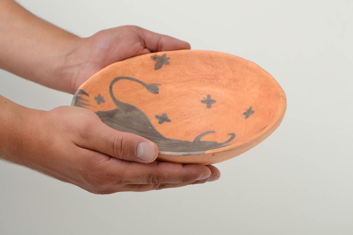 Handmade Schale aus Keramik bemalter Teller Geschirr aus Ton mit Stier Abbildung foto 2