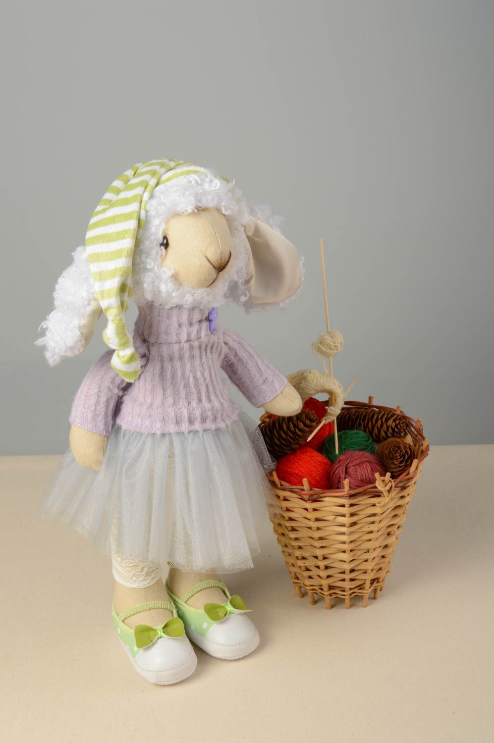 Peluche brebis en lin et tricot faite main originale décorative pour enfants photo 1