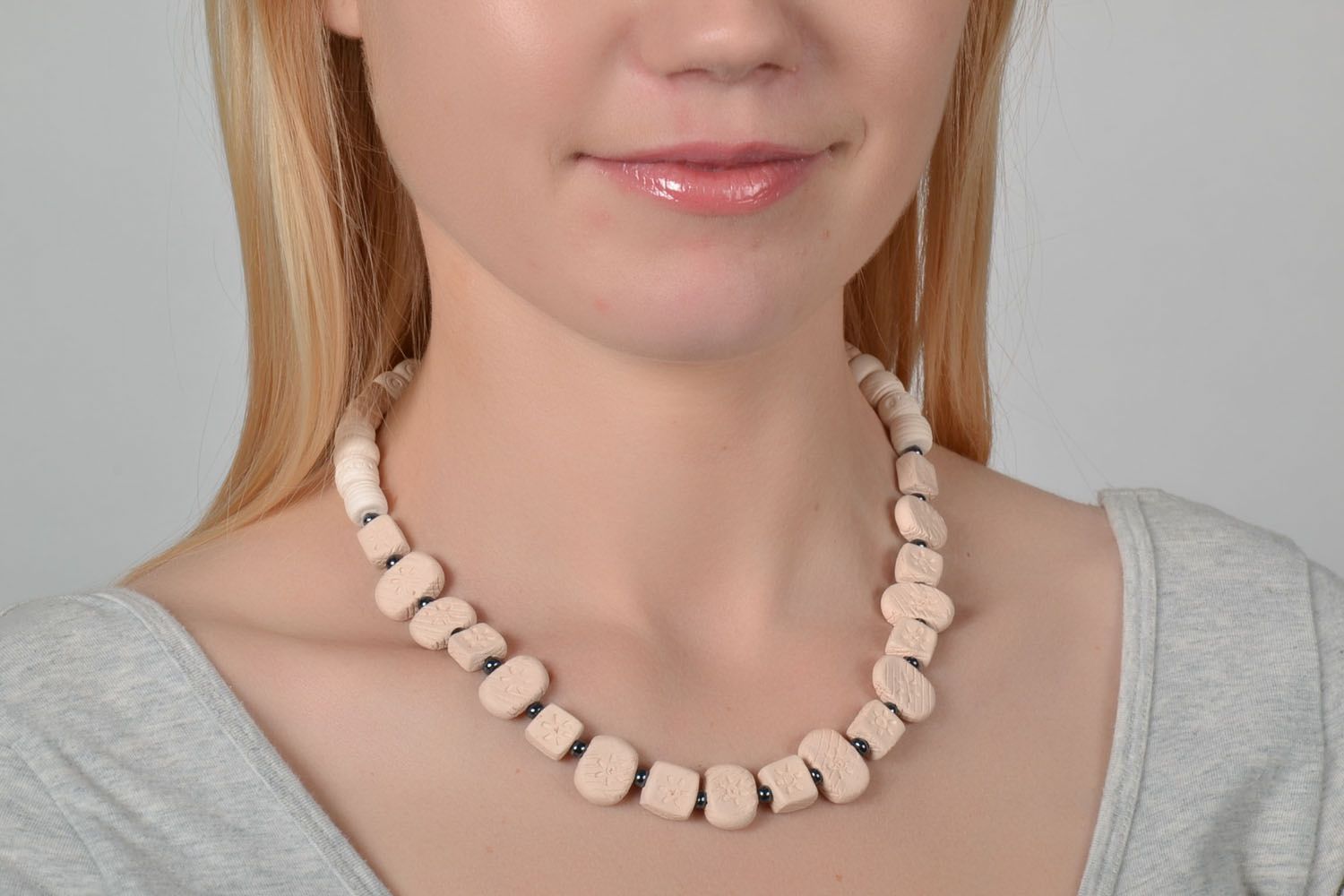 Clay white necklace photo 2