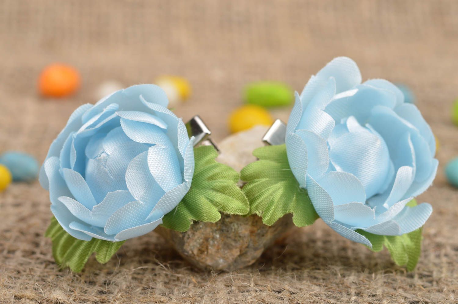 Conjunto de pinzas de pelo con flores artificiales azules artesanales infantiles foto 1
