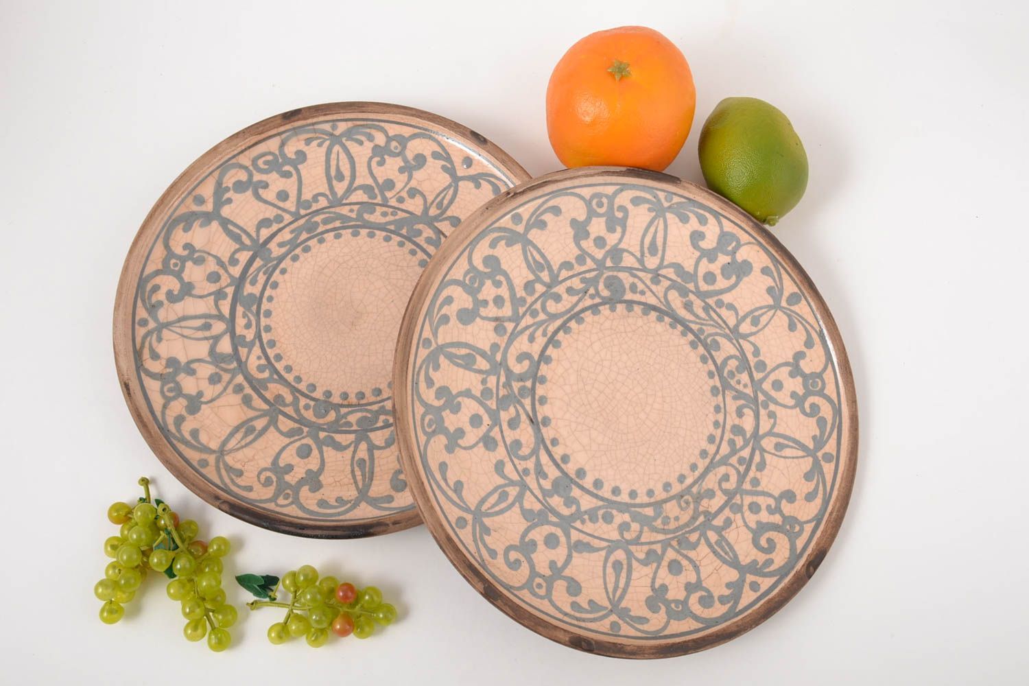 Керамические тарелки ручной работы глиняная посуда две расписные тарелки фото 1
