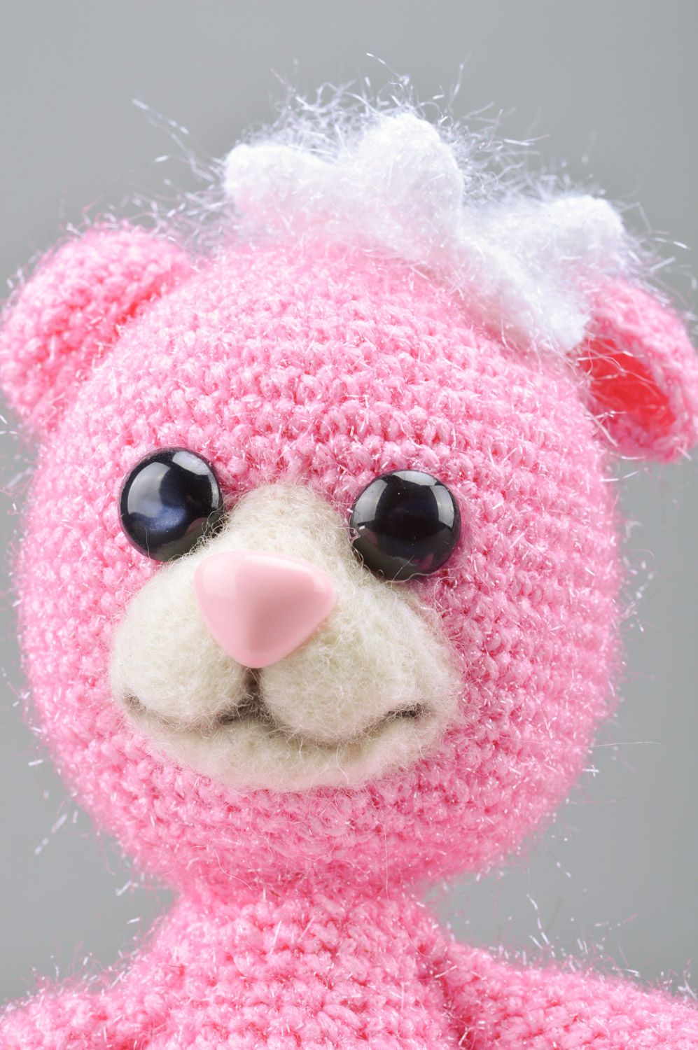 Handgemachtes Spielzeug für Kinder rosafarbig aus Acryl in Form vom Bären schön foto 4