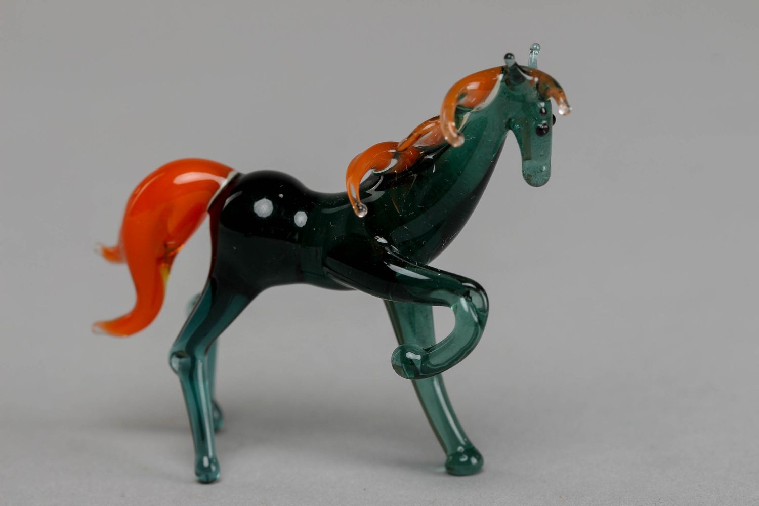 Фигурка из стекла лэмпворк Конь с огненной гривой фото 1