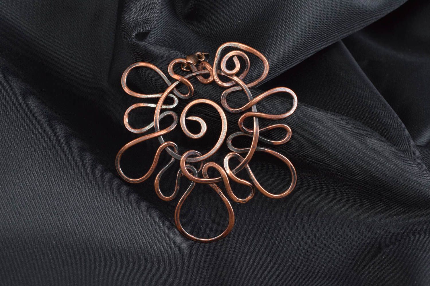 Pendentif en cuivre fait main accessoire bijou pour femme original Cycle photo 1
