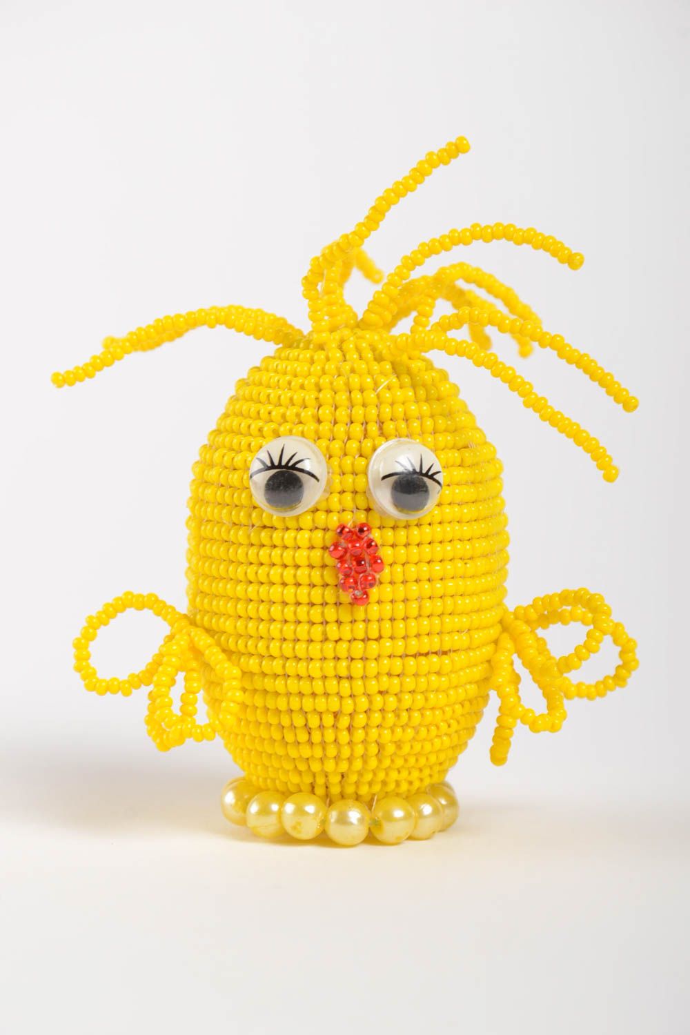 Декоративное яйцо из бисера в виде цыпленка желтое яркое небольшое ручной работы фото 5