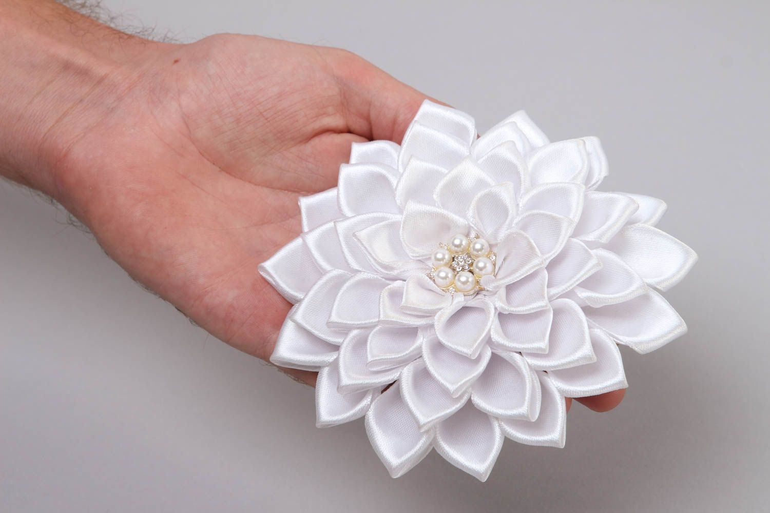Barrette fleur blanche faite main Pince cheveux en rubans de satin Cadeau femme photo 5