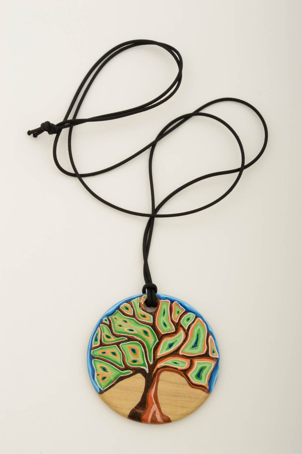 Украшение на шею кулон ручной работы авторский аксессуар из дерева с росписью фото 3