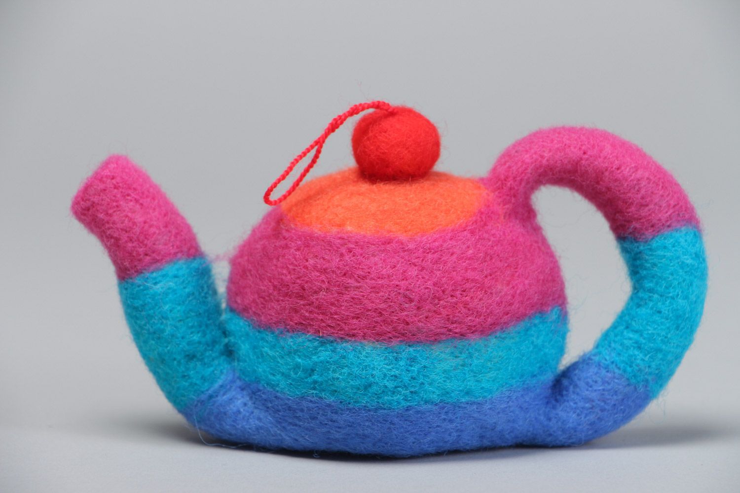 Яркая валяная игрушка чайник из натуральной шерсти для игр и декора хенд мэйд фото 2
