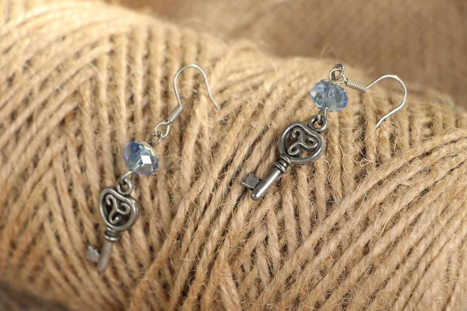 Boucles d'oreilles du cristal et métal Petites clés photo 3
