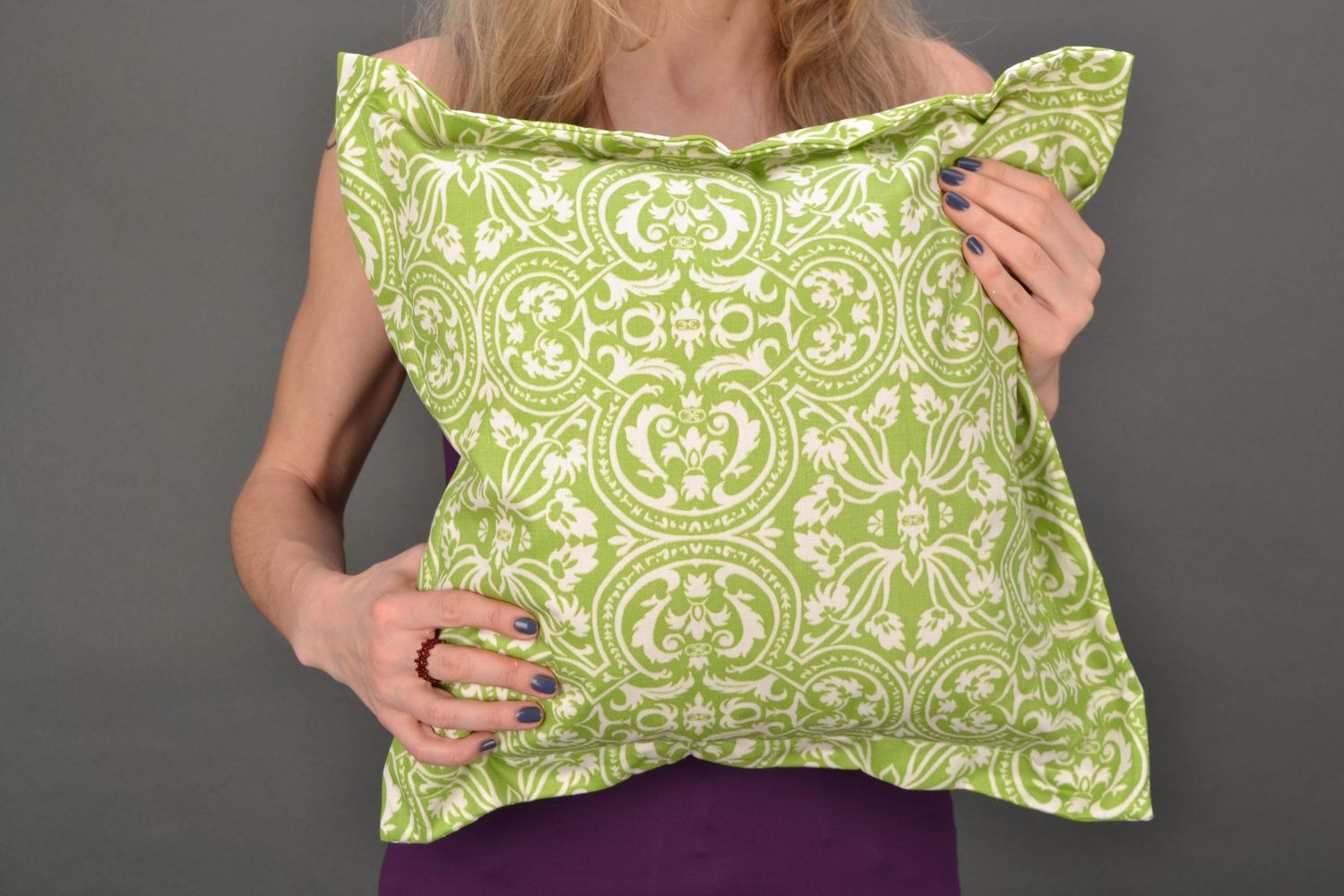 Handmade green lacy cushion photo 1