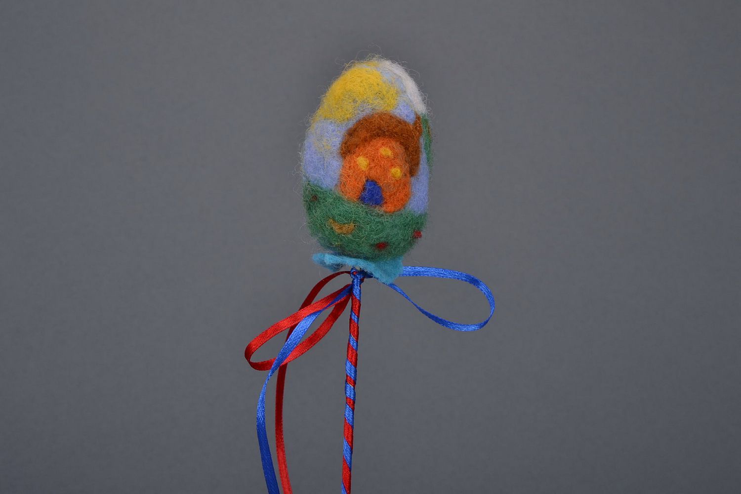 Huevo de Pascua hecho de lana en palillo foto 2
