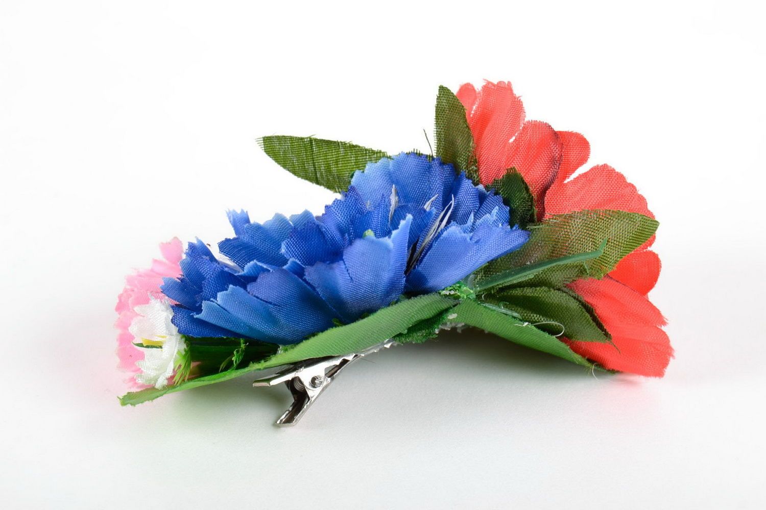 Brosche mit Haarspange aus Blumen foto 3