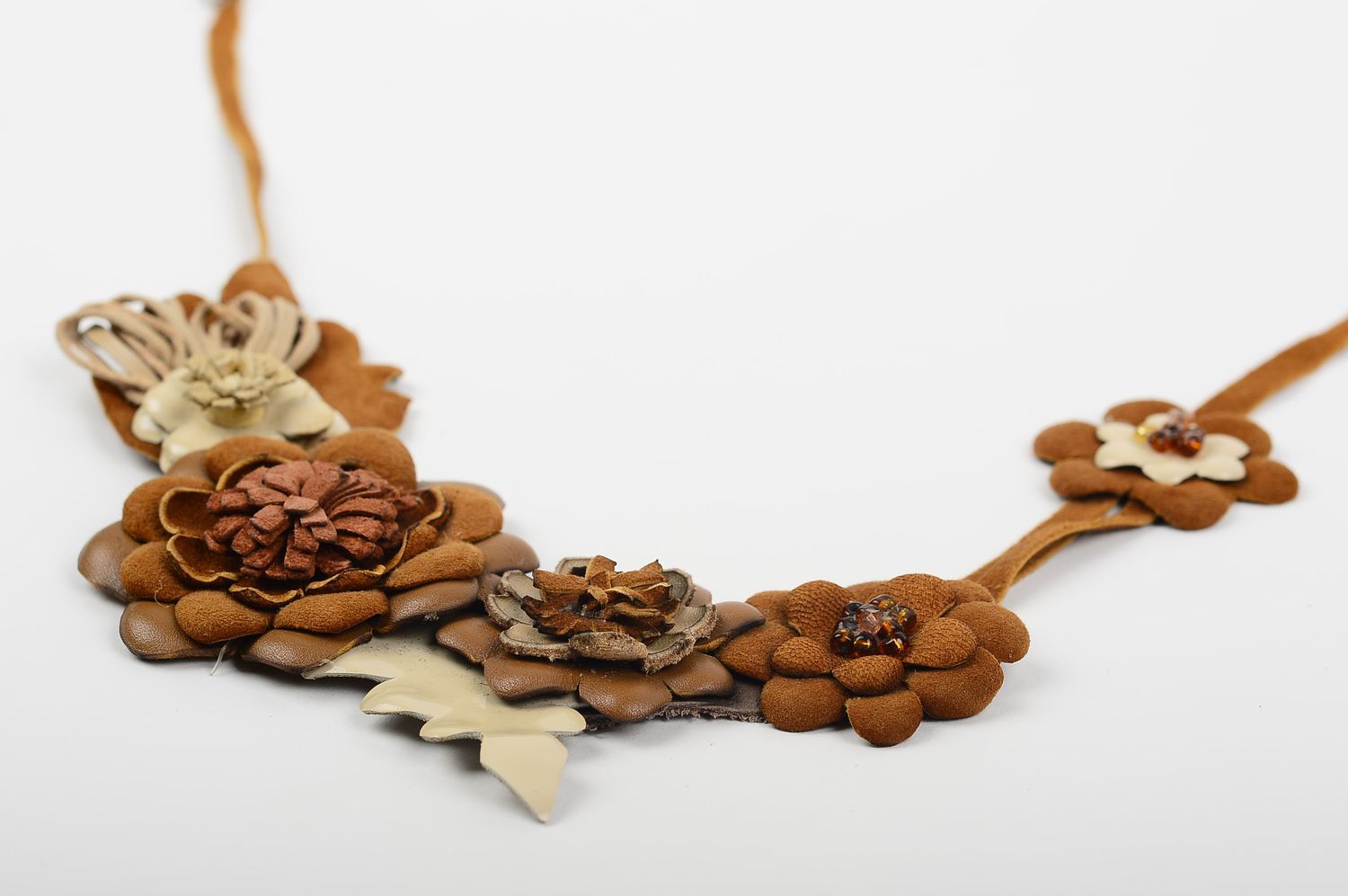 Handmade Blumen Collier Halskette für Damen schöner Schmuck aus Leder braun foto 3