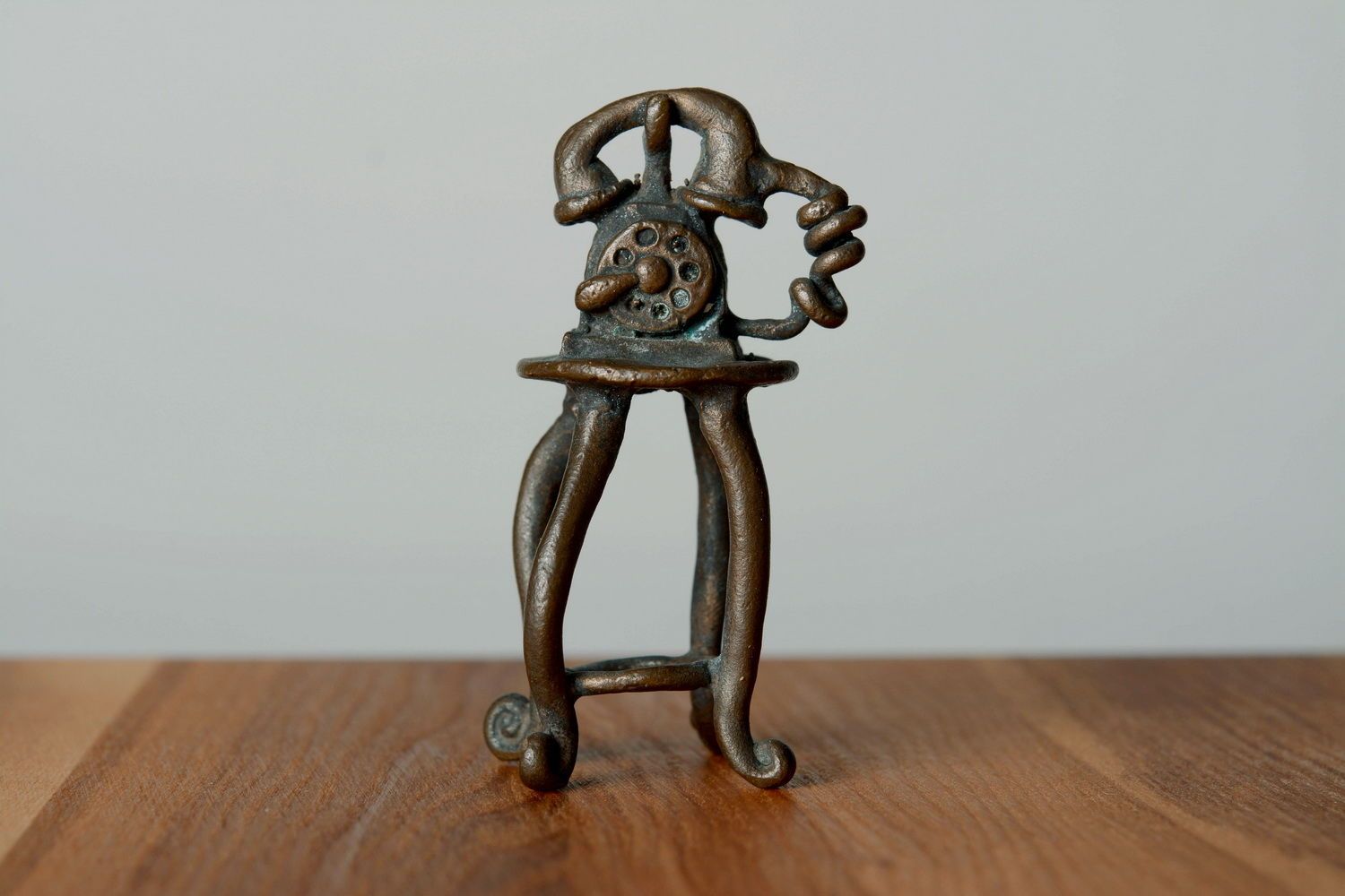 Statuette aus Bronze Haustelefon foto 4