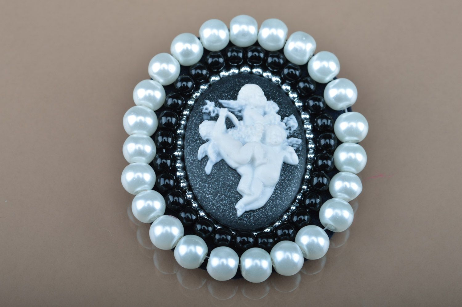 Handmade felt brooch with cameo embroidered with seed and pearl-like beads photo 1