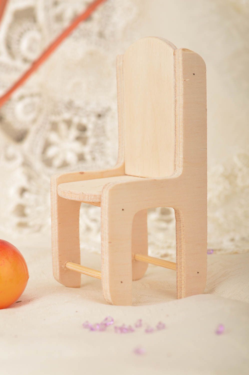 Chaise miniature en contreplaqué faite main design de créateur pour poupée photo 1