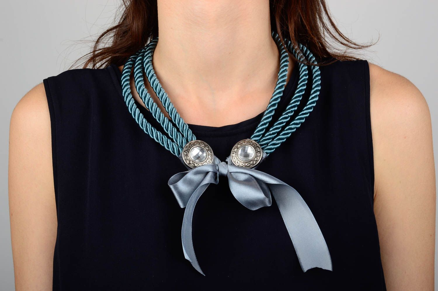 Collar de hilos hecho a mano accesorio para mujer regalo original elegante foto 1