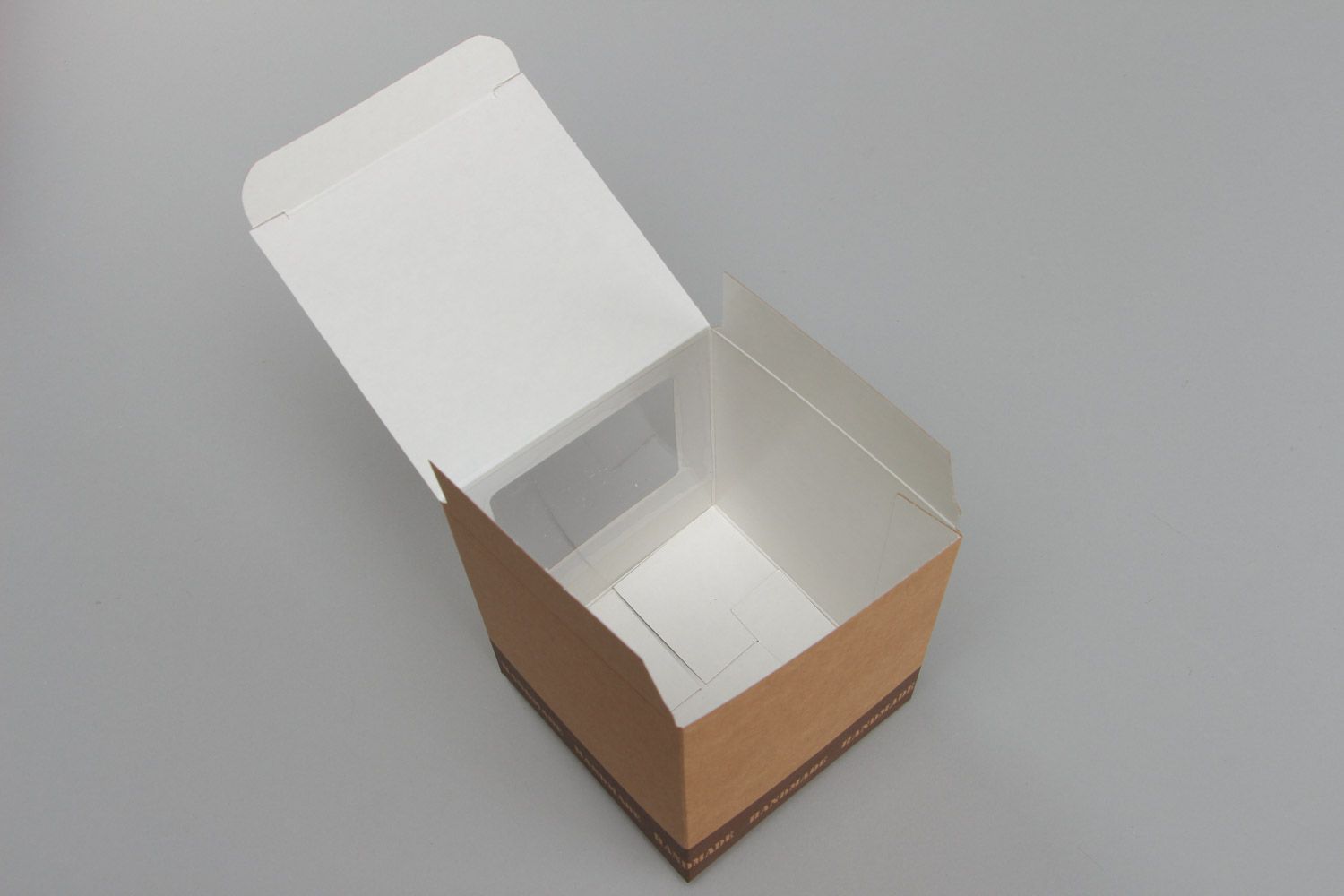 Petite boîte en carton brune cubique pour décoration de Noël faite main  photo 4