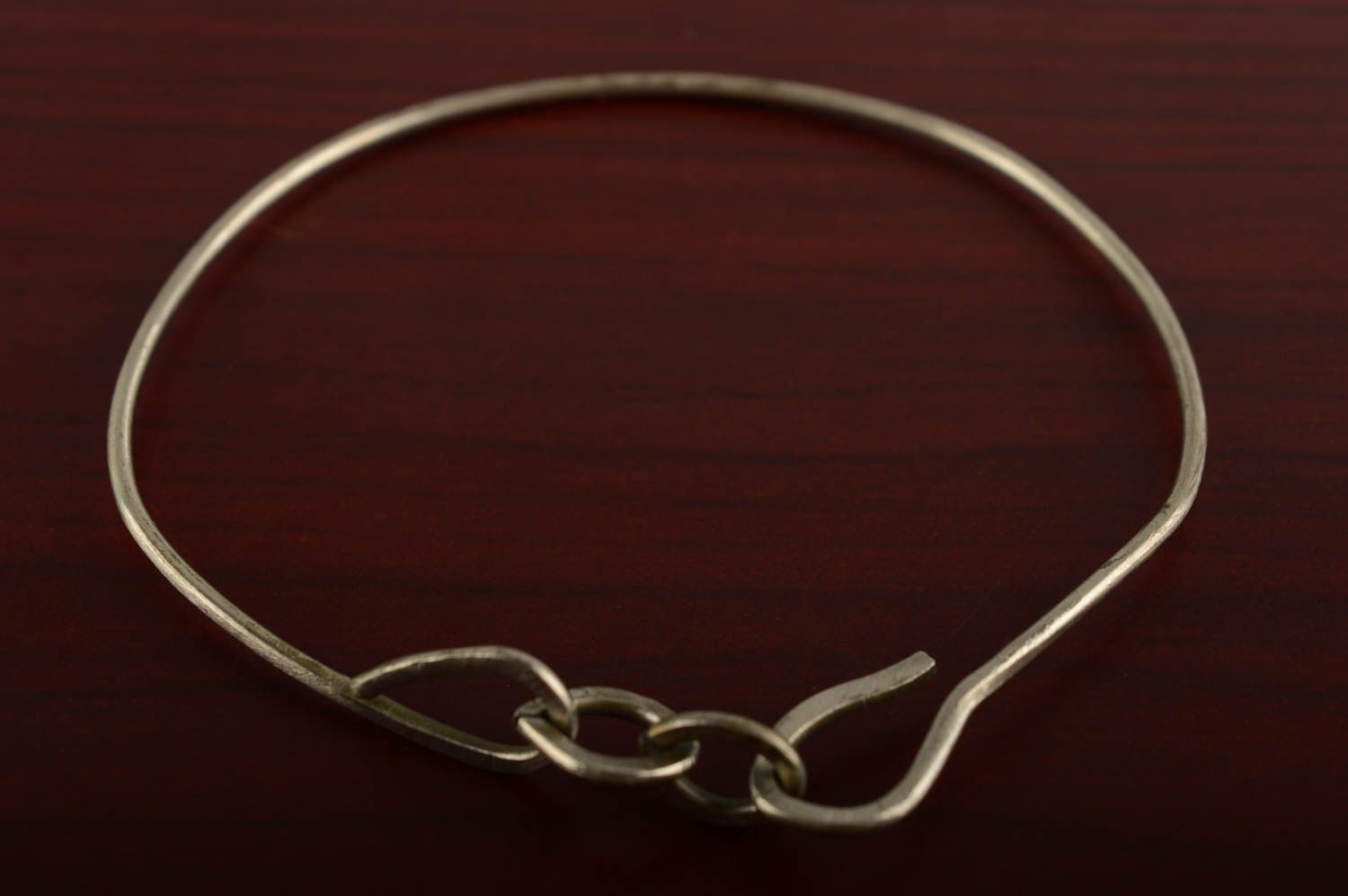 Металлический браслет тонкий из мельхиора женский оригинальный ручной работы фото 1