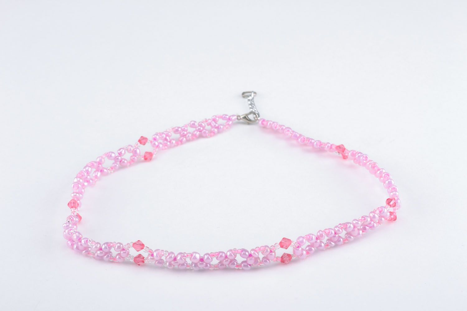 Gentle pink beaded necklace photo 1