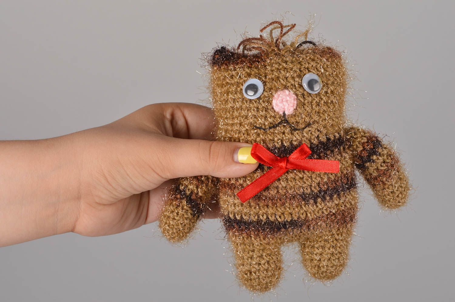 Jouet chat Peluche faite main tricotée au crochet brune petite Cadeau enfant photo 2