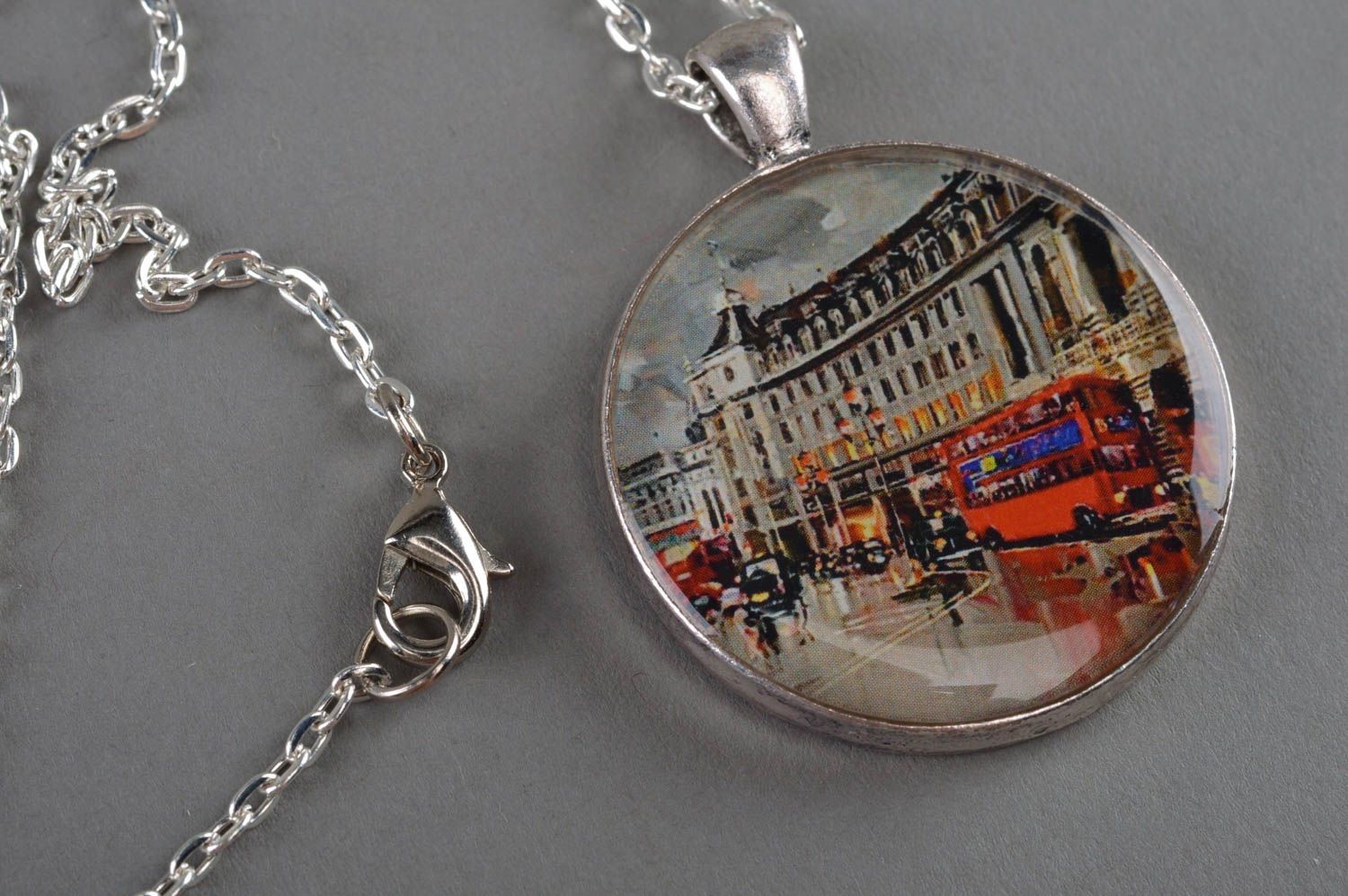Handmade round decoupage neck pendant coated with epoxy London photo 2