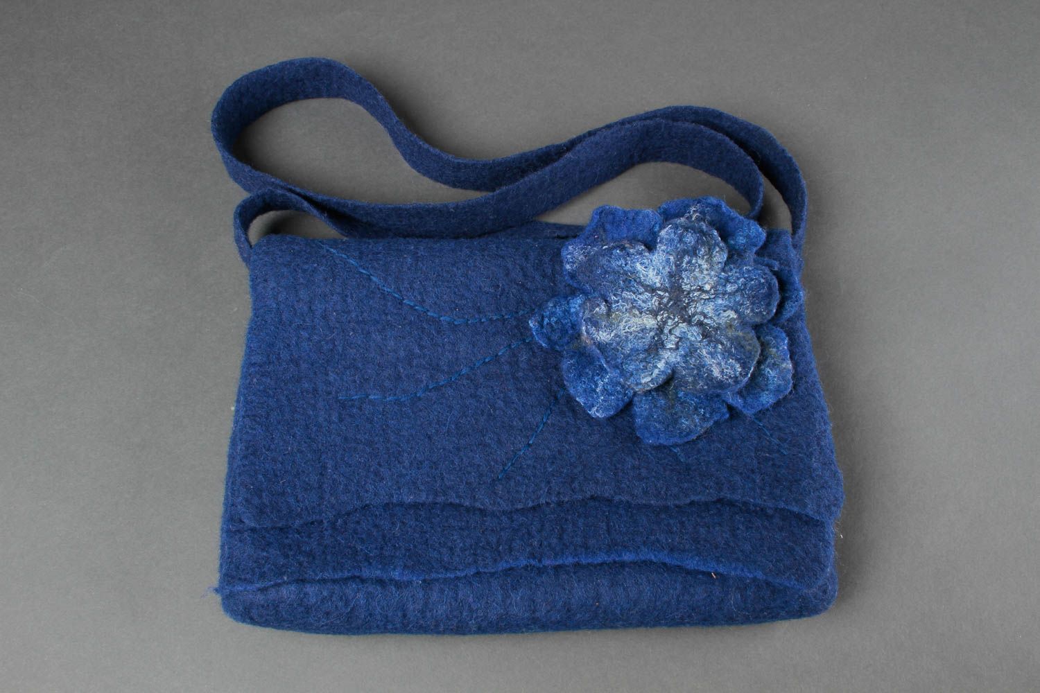 Сумка ручной работы женская сумка синяя через плечо сумка валяние с цветком фото 2
