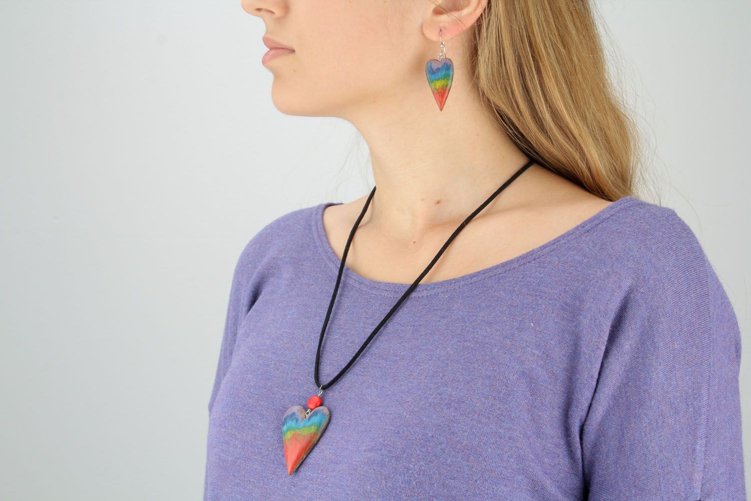 Heart-shaped wooden earrings and pendant photo 1