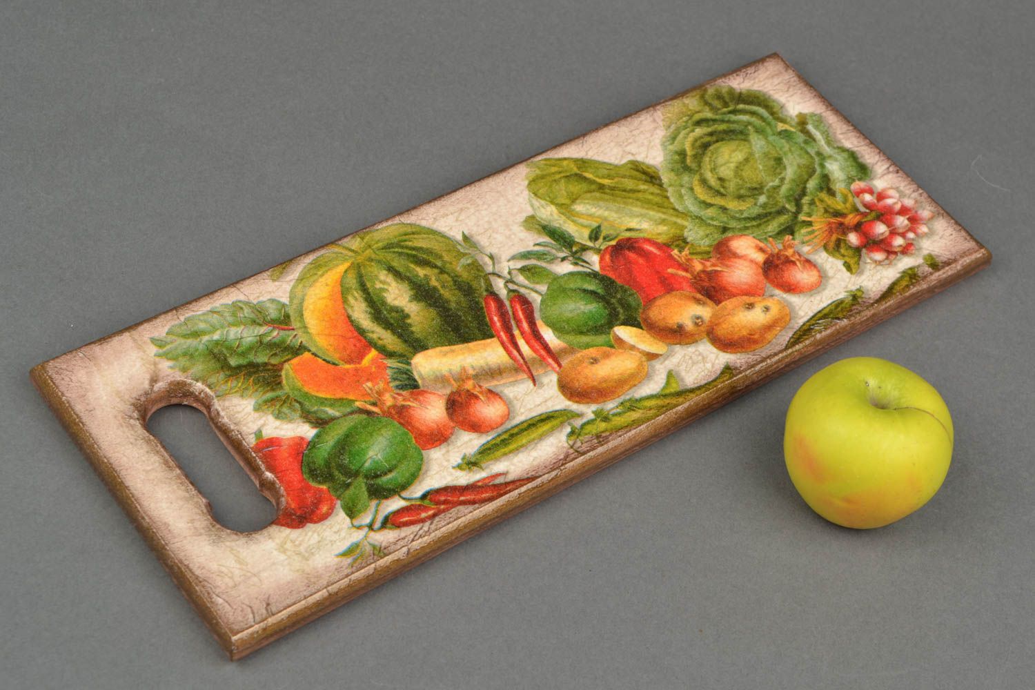 Decorative cutting board made using decoupage technique photo 1