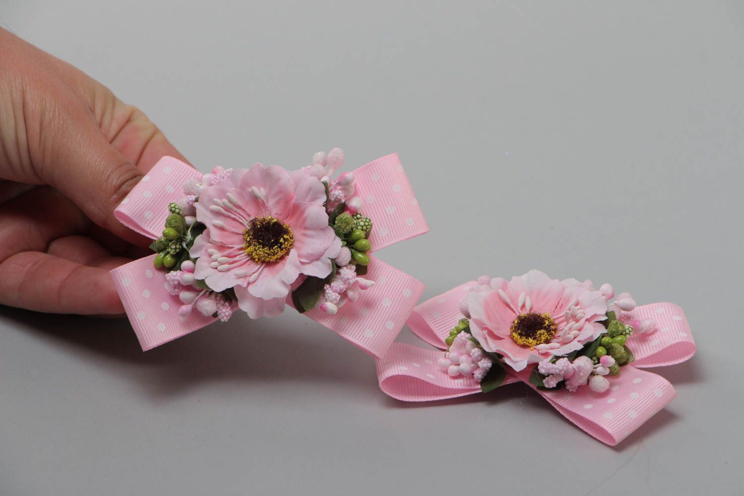 Handmade hair clips with ribbon bows and flowers of tender pink color 2 items photo 5
