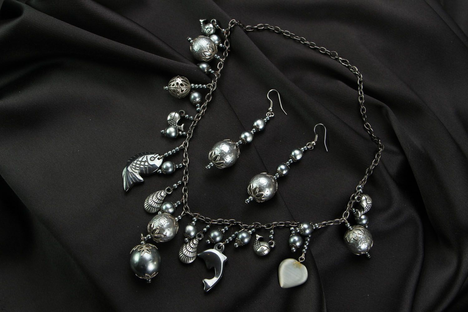 Necklace and earrings of metal color photo 1