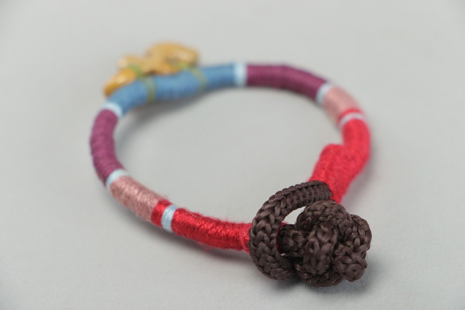 Bracelet en fils original tressé multicolore avec pierre de mer fait main photo 3
