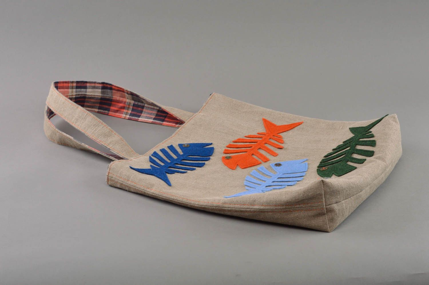 Тканевая женская стильная сумка рыбка с аппликацыей из фетра ручной работы фото 1