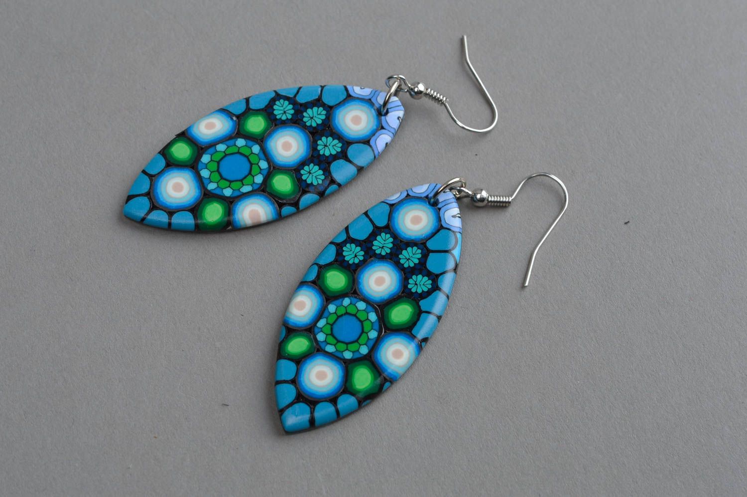 Lange originelle handmade Ohrringe aus Polymerton in Form von blauen Blättern foto 2