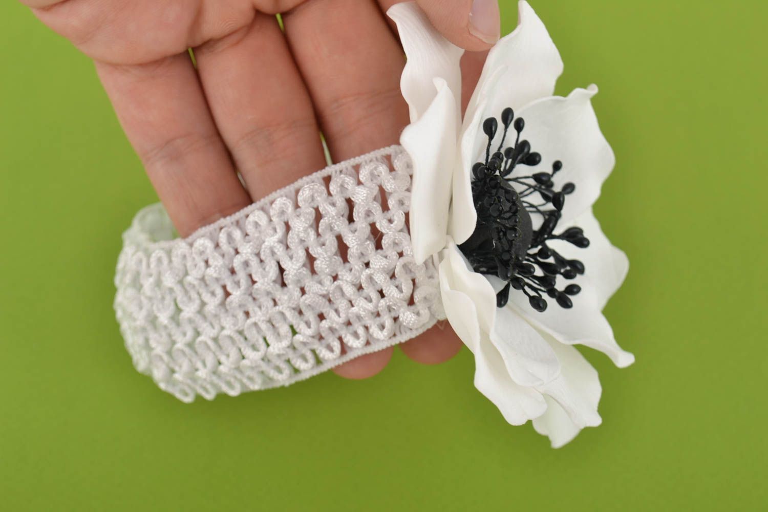 Haarband mit Blume handgemachter Schmuck Accessoire für Haare in Weiß foto 10