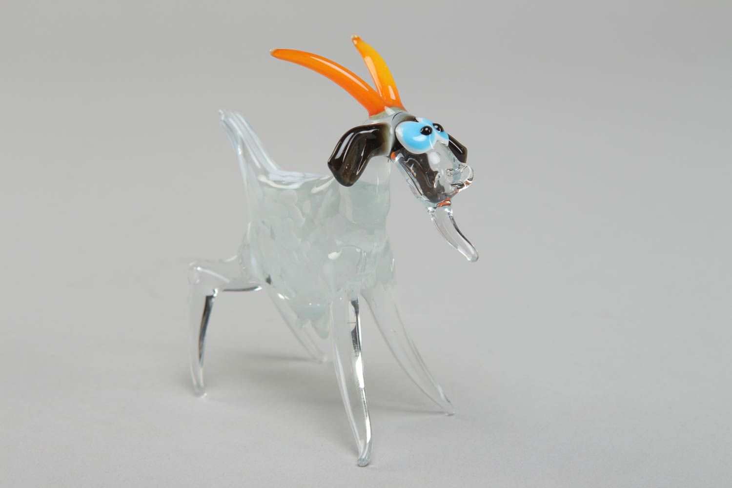 Фигурка козы стеклянная в технике лэмпворк  фото 1