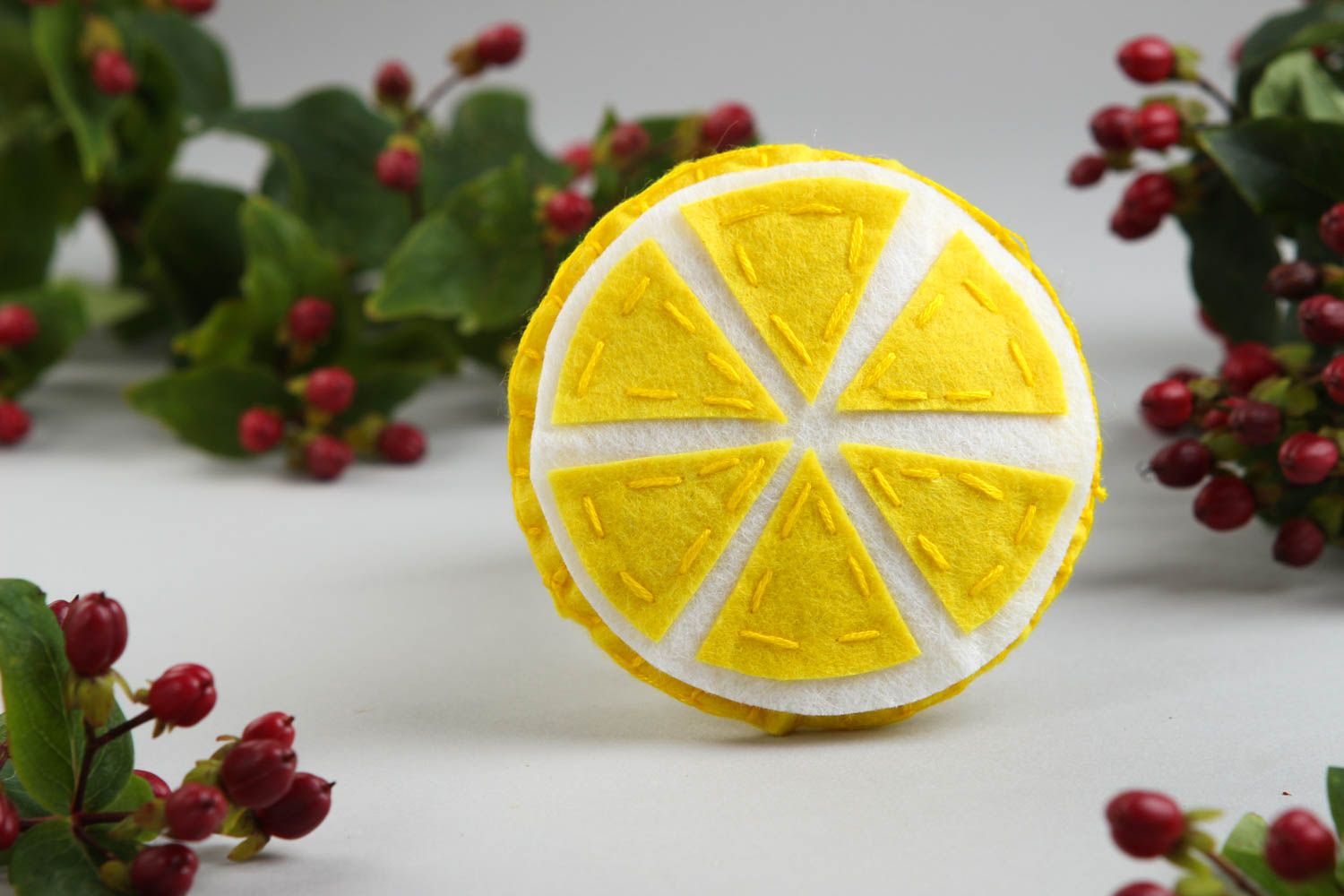 Juguete artesanal fruta de fieltro limón amarillo regalo original para niño foto 1