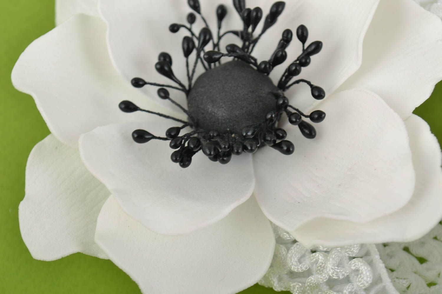 Haarband mit Blume handgemachter Schmuck Accessoire für Haare in Weiß foto 8