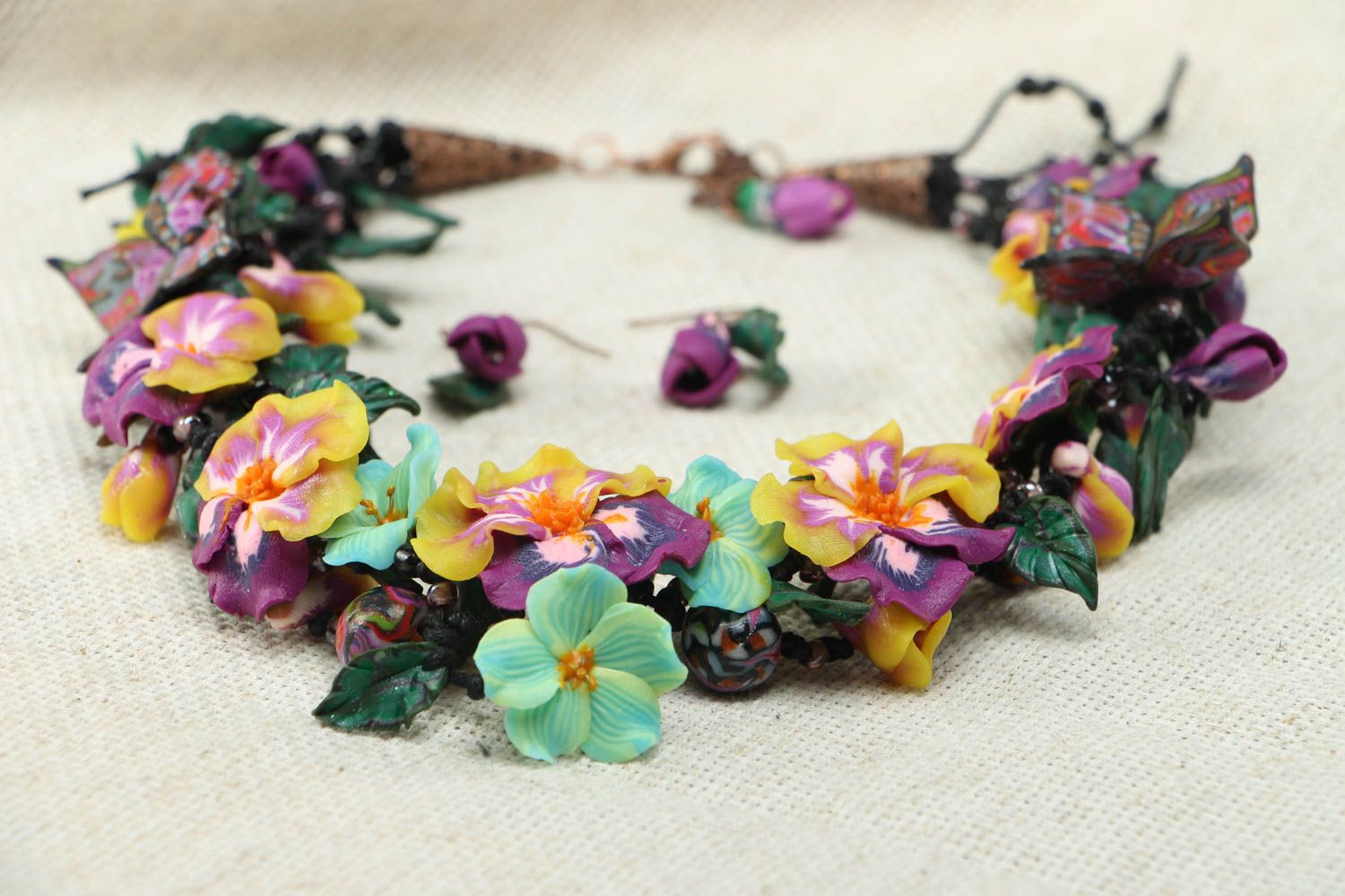 Plastic necklace and earrings Pansies photo 2